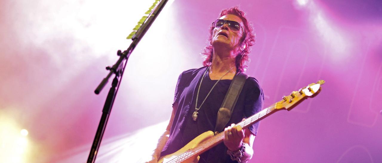 El bajista y cantante de rock Glenn Hughes en una imagen de archivo durante un concierto.