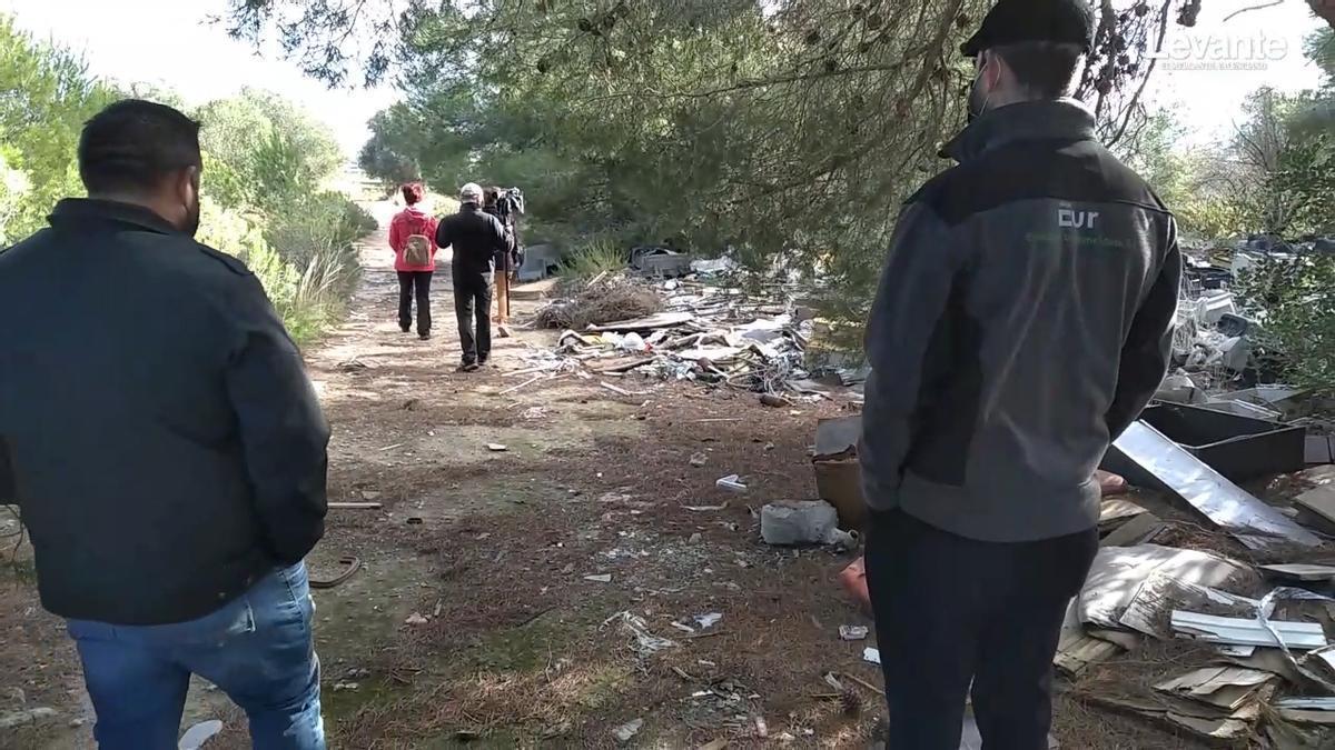 El Síndic de Greuges insta por segunda vez a Picassent a que limpie un vertedero ilegal con amianto