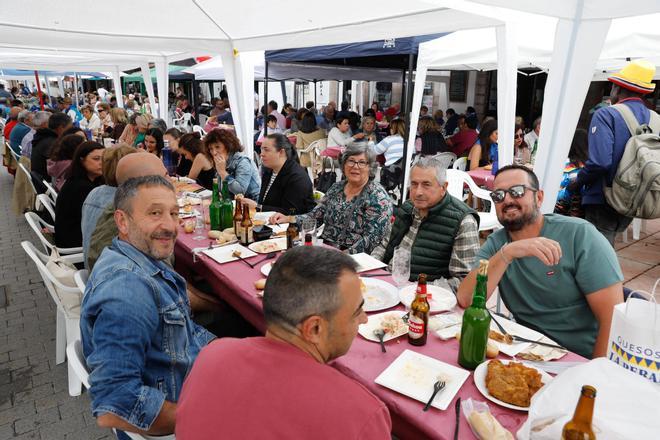 Grado abre boca para Santiago con la comida en la calle