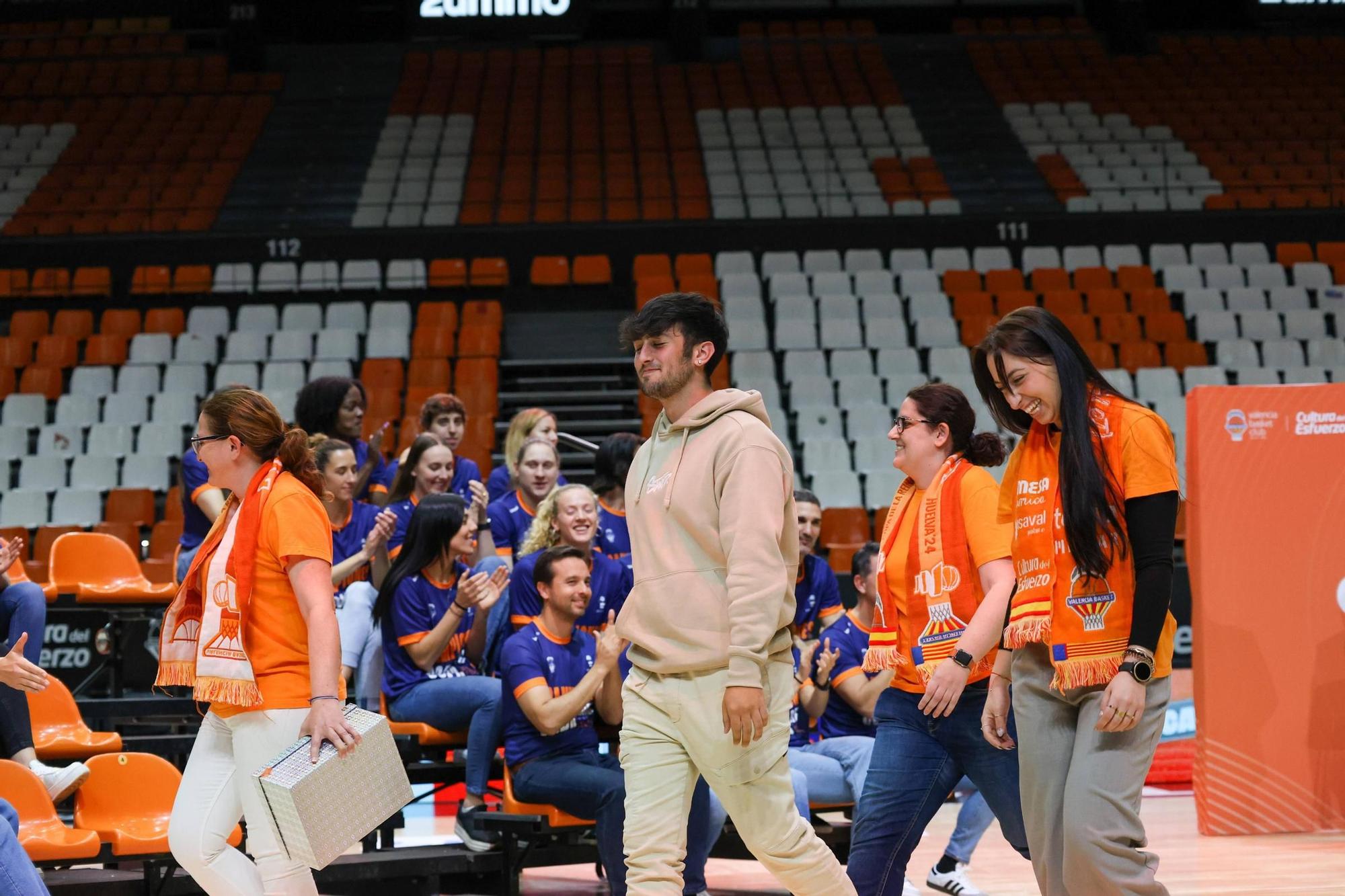 La fiesta llegó a la Fonteta: Así celebraron la Copa de la Reina