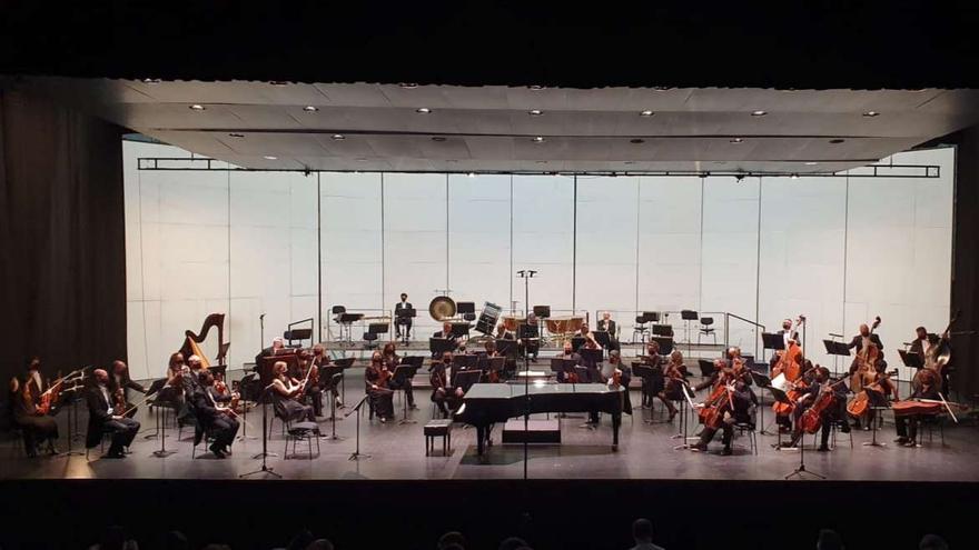 La Orquesta de Extremadura, que tiene su sede en Badajoz, es uno de los principales exponentes de la cultura regional que disfruta la capital pacense.