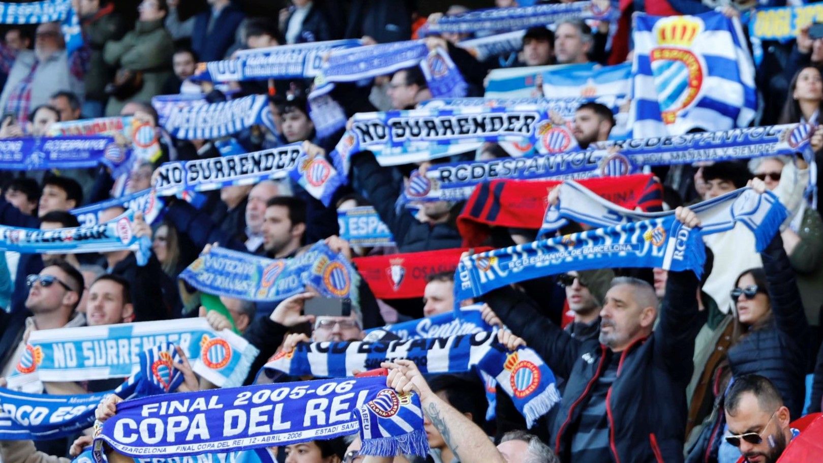 Los aficionados del RCD Espanyol celebraron la victoria durante el