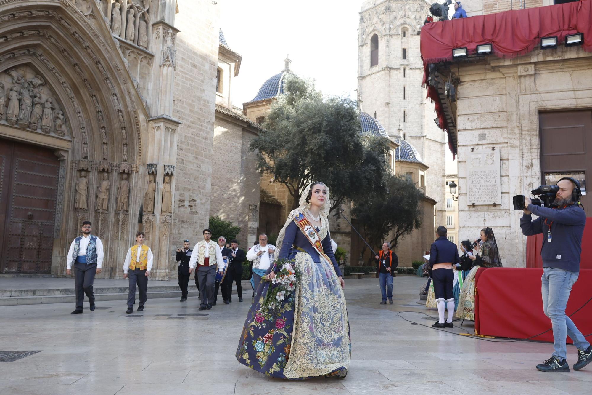 Ofrenda 2023 | Falleras Mayores e Infantiles de comisiones del 17 de Marzo (I)