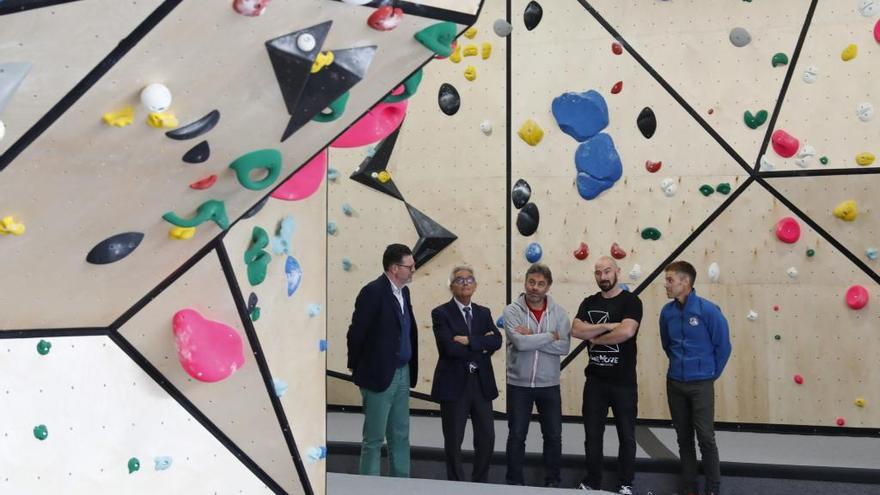 Abre en Gijón el mayor centro de escalada deportiva de Asturias