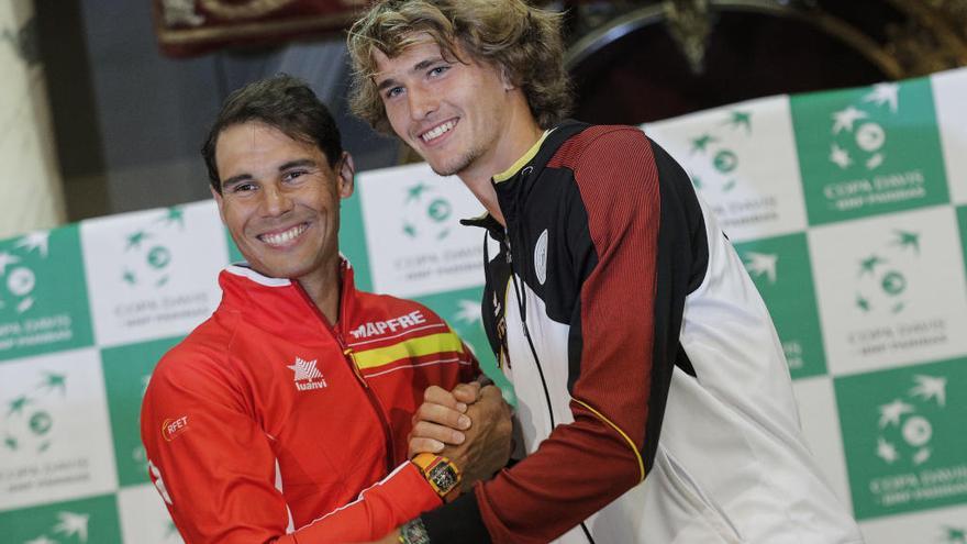 Nadal y Zverev, en abril de 2018, en el duelo EspaÃ±a-Alemania de Copa Davis.