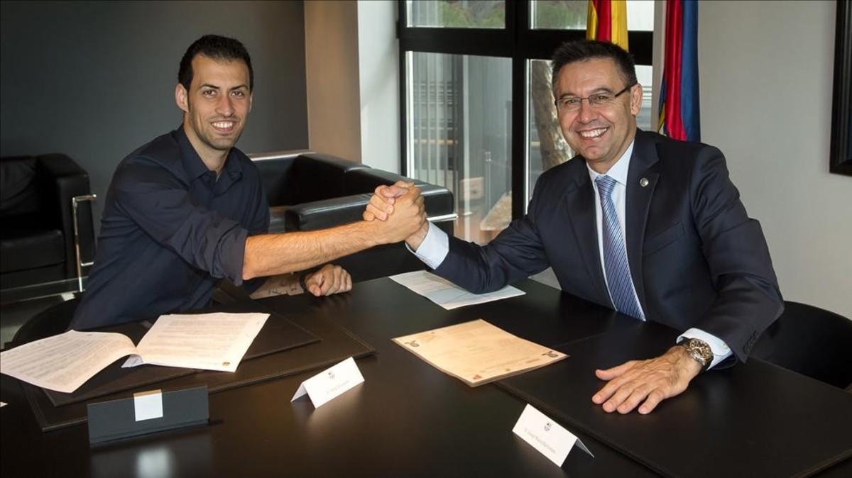 El presidente del Barça, Josep Maria Bartomeu, hizo una promesa a Sergio Busquets el día de su última renovación