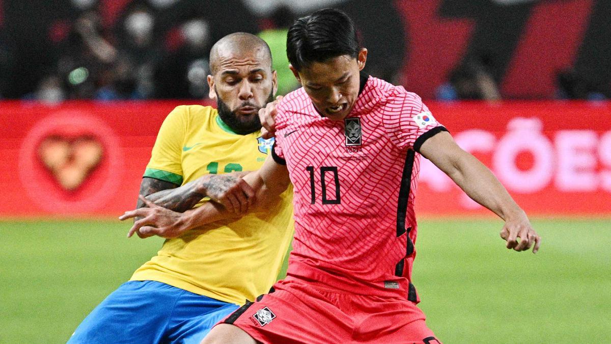 Dani Alves disputó los 90 minutos con Brasil en el amistoso contra Corea del Sur