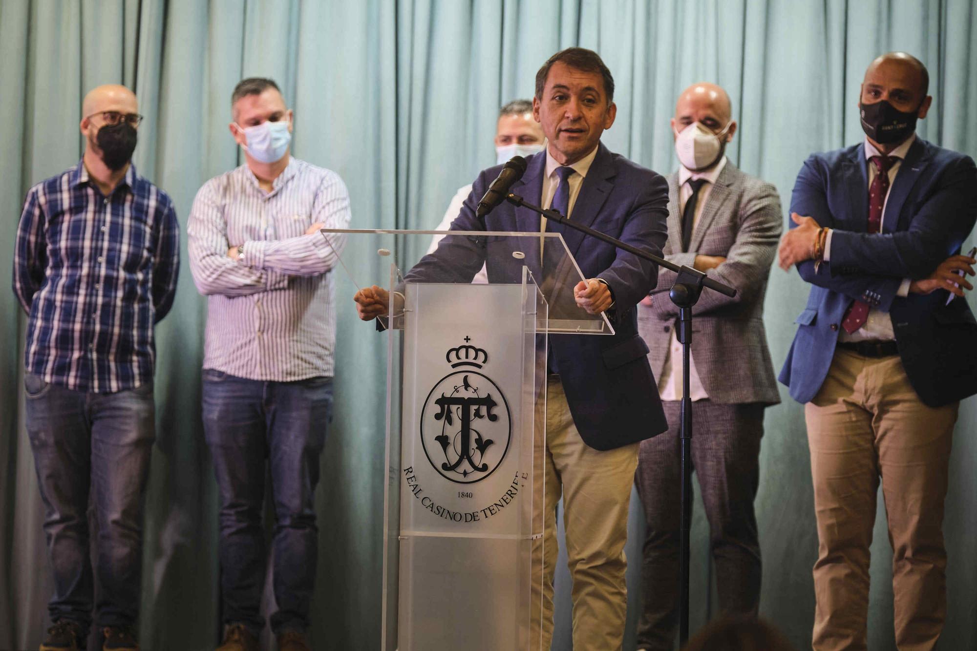 Presentación del nuevo cetro de la reina del Carnaval, obra de Juan Gil