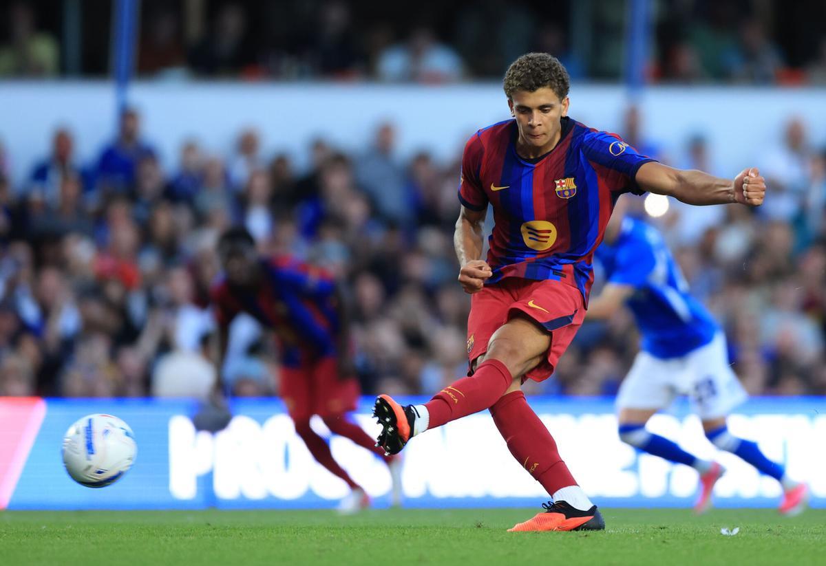31 July 2026, United Kingdom, Birmingham: Barcelona's Hazma Abdelkarim scores his side's first goal during a pre-season friendly soccer match between Birmingham City and Barcelona at St Andrew's @ Knighthead Park. Photo: Nigel French/PA Wire/dpa 31/07/2026 ONLY FOR USE IN SPAIN. Nigel French/PA Wire/dpa;soccer;football;sports;Pre Season Friendly - Birmingham City vs Barcelona