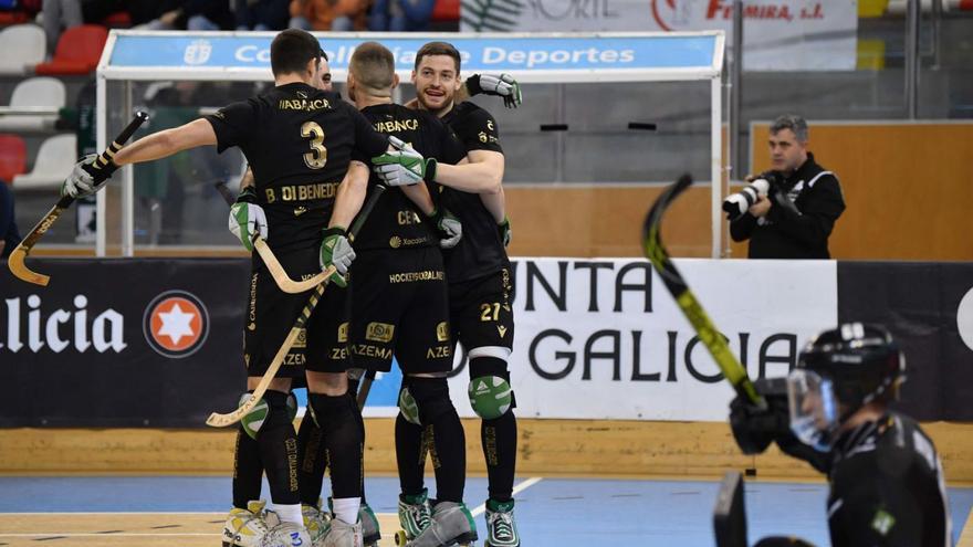 Los jugadores del Liceo celebran un gol contra el Voltregá la semana pasada. |  // VÍCTOR ECHAVE