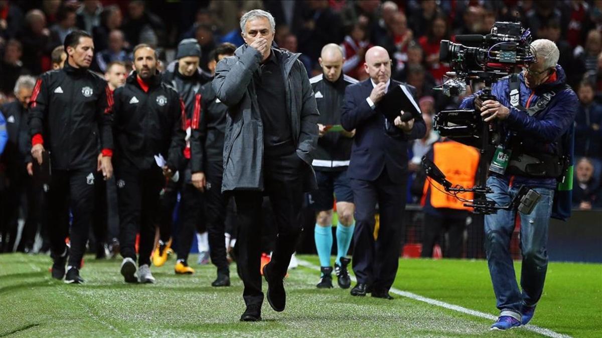 José Mourinho deberá adelgazar la plantilla si quiere hacer fichajes