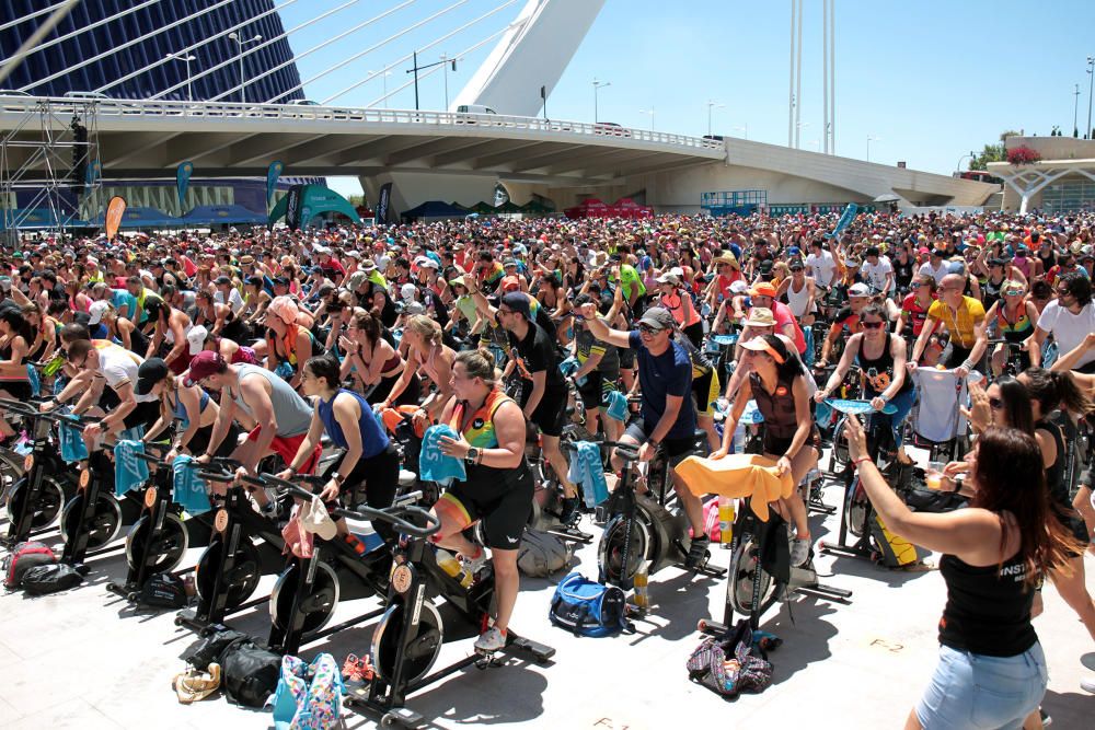 Récord mundial de personas en bicis estáticas en la Ciudad de las Ciencias