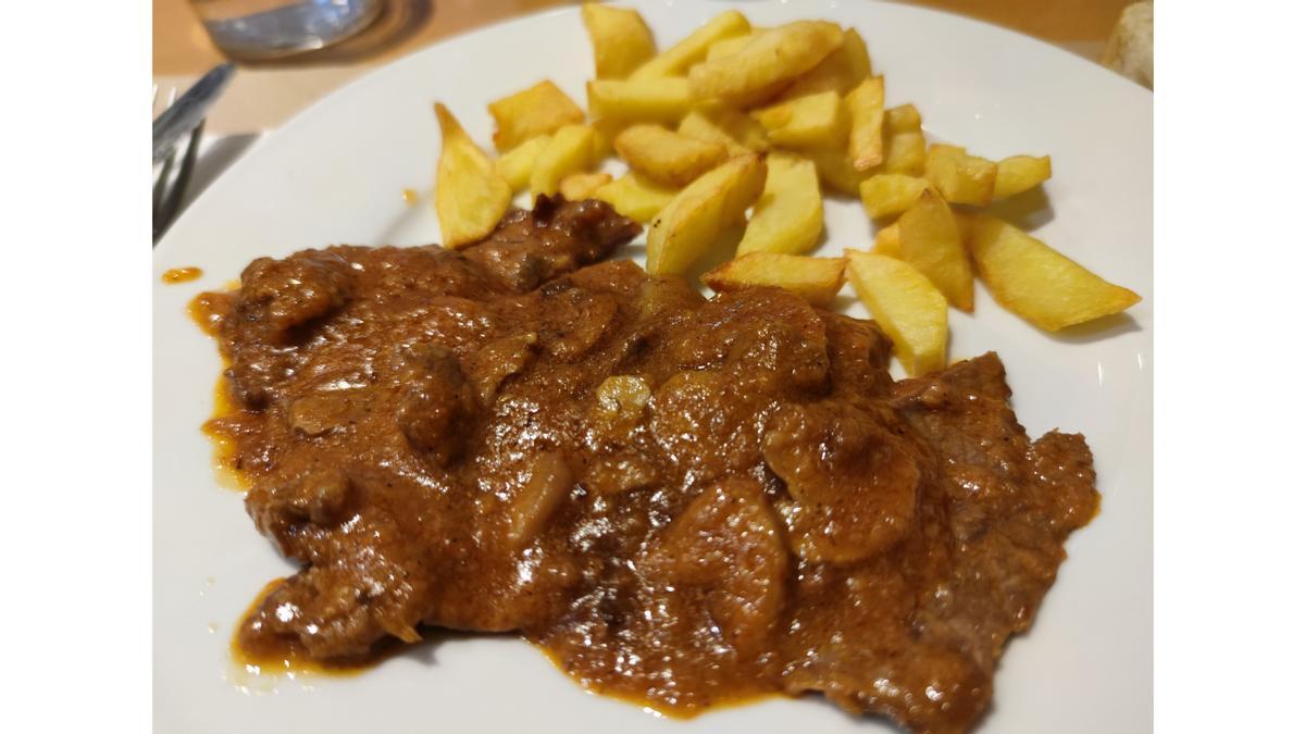 El fricandó con patatas fritas