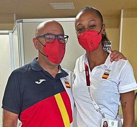 Con Ana Peleteiro, bronce en triple salto.