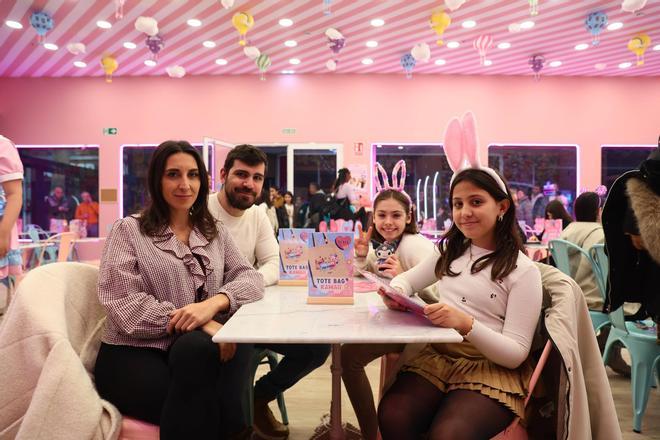 EN IMÁGENES: Así ha sido la apertura de la Cafetería Kawaii en ParqueAstur
