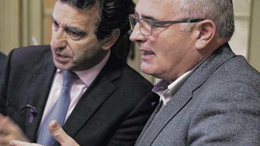 Biel Company y Jaume Font, en el Parlament.