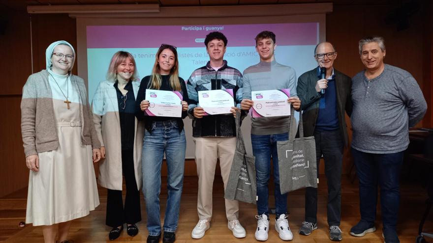 Tres estudiantes de Comunicación del CESAG ganan el premio AMIC-Nous Talents