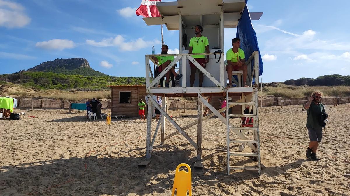 Un rayo mata a dos turistas en la playa de Cala Mesquida