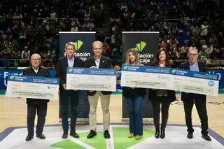 Fundación Unicaja entregó cheques solidarios a cuatro asociaciones