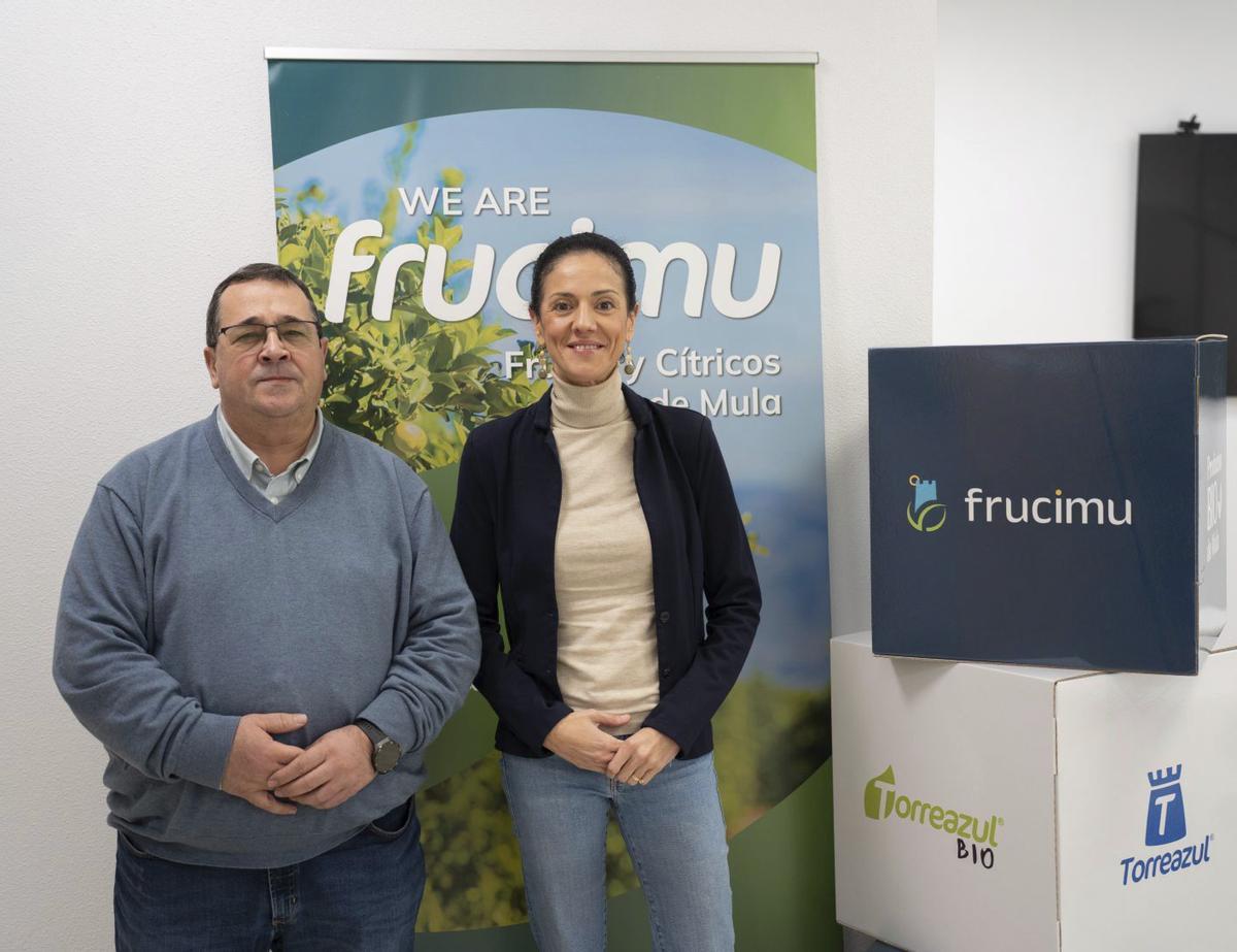 Paco Ruiz, director general de Frucimu (izda.) junto con Gala García (dcha.), nueva subdirectora de la entidad.