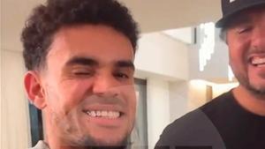 Luis Díaz se pone dos diamantes en su dentadura para el día de su boda