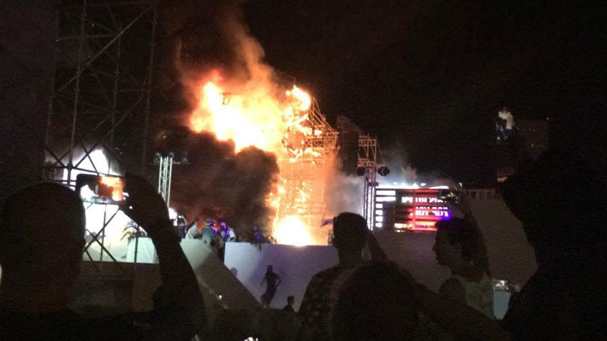 Fuego en el escenario de Tomorroland de Santa Coloma de Gramanet.