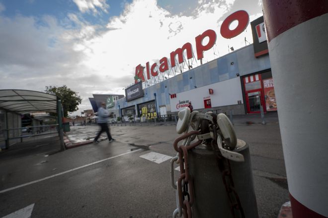 El centro comercial de Alcampo, en Sant Adrià, que será derruido y trasladado para levantar unas oficinas de Inditex. El centro comercial de Alcampo, en Sant Adrià, que será derruido y trasladado para levantar unas oficinas de Inditex.