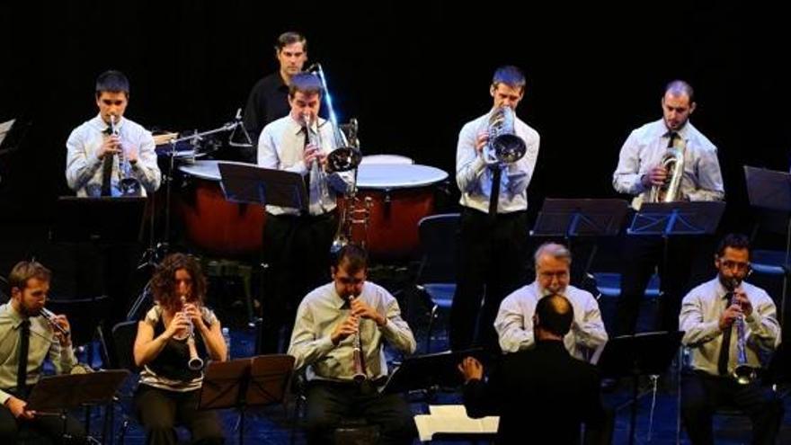 La Cobla Marinada, que apareix a la foto, i la Colla Sardanista Violetes del Bosc, iniciaran el cicle de concerts