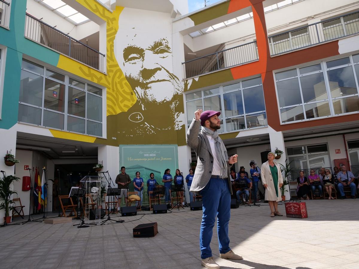 Carolina Darias inaugura la sala 'Los Gofiones' del Centro Cívico de Jinámar