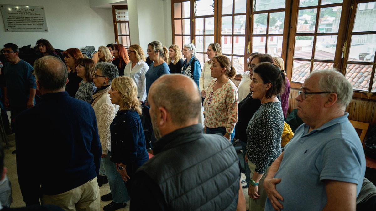 Ensayo del coro del Orfeón de La Paz ante la visita del papa León XIV