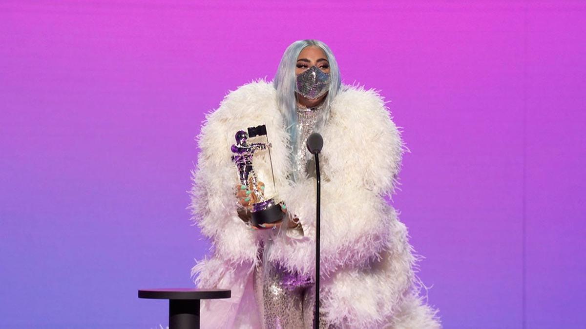 Los diferentes looks y mascarillas de la triunfadora Lady Gaga en los MTV VMA Awards 2020