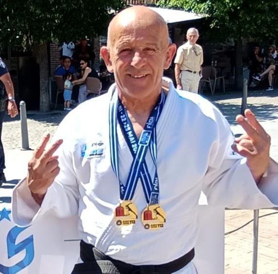 Lino Martínez logró dos oros y una plata.
