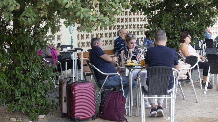 Los hoteleros de Alicante denuncian que la falta de inversiones del Estado lastra la competividad turística