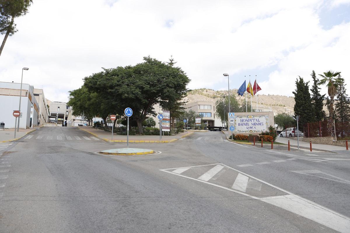 Vial de acceso al hospital Rafael Méndez de Lorca.