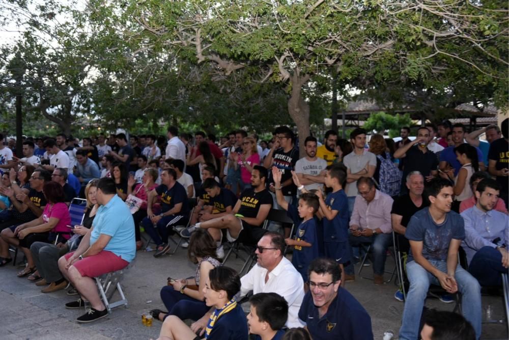 Los aficionados del UCAM lo celebran desde la universidad