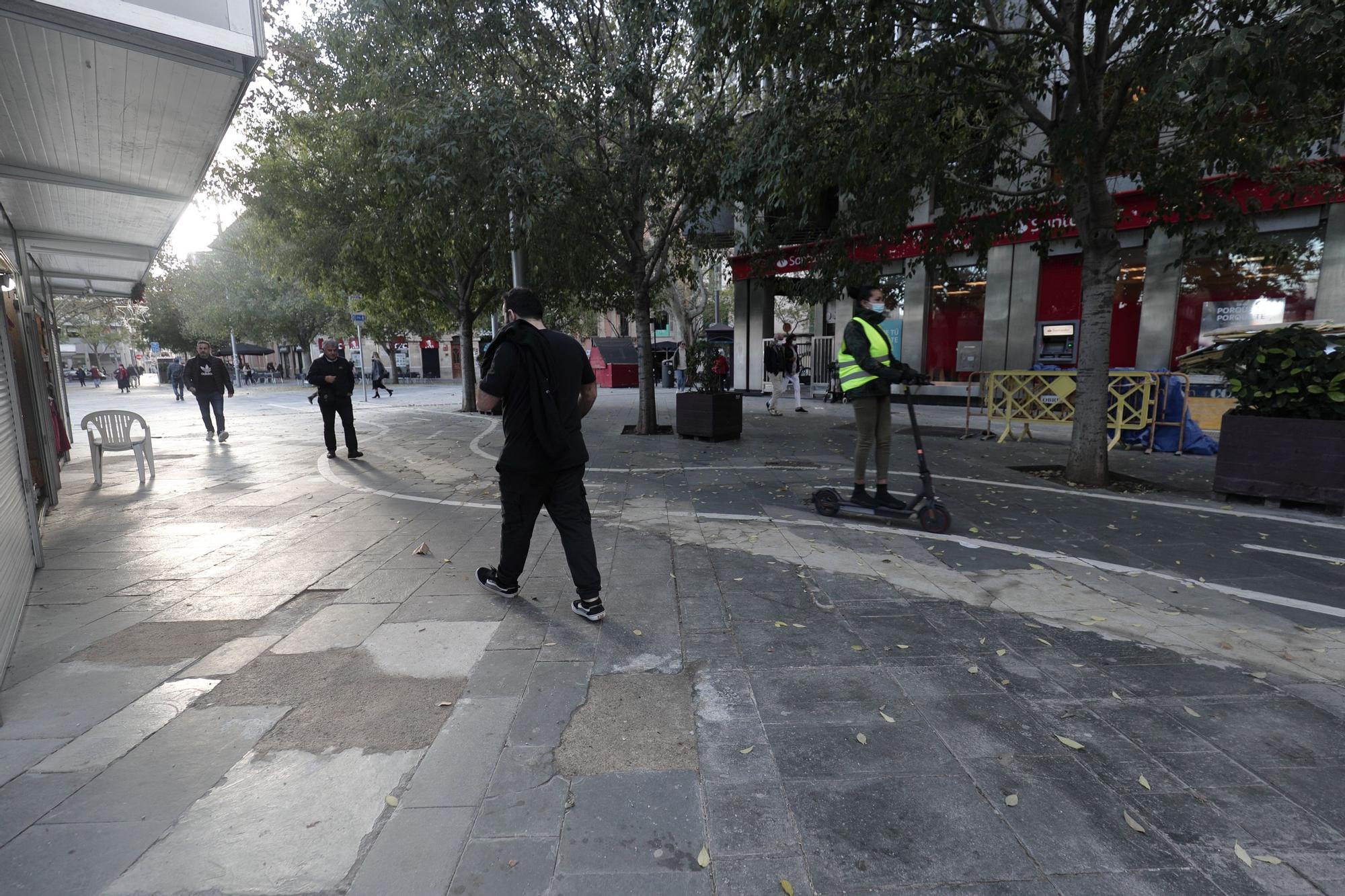 El pavimento de la plaza de España de Palma continúa degradándose