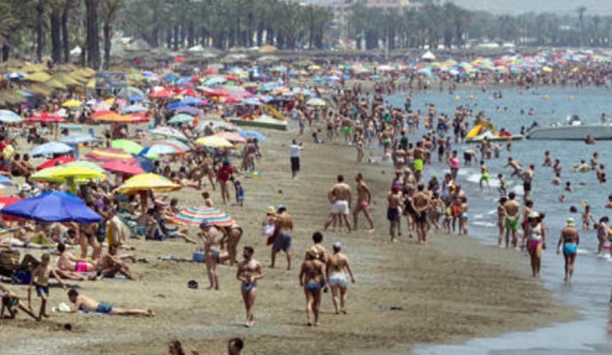 Las playas españolas ya vuelven a estar llenas hasta la bandera.