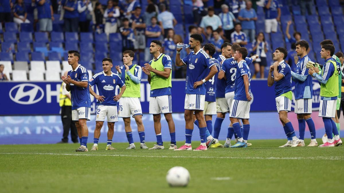La plantilla azul se despide de la afición en el partido ante el Granada.