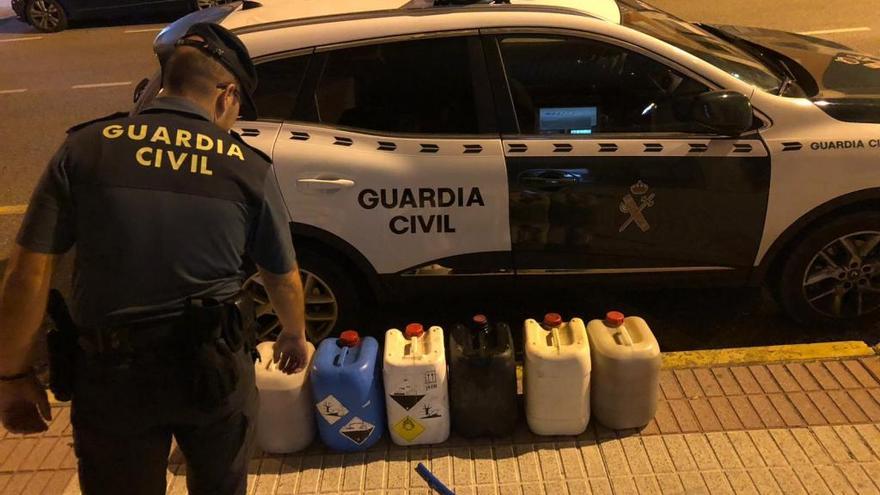 La Guardia Civil sorprende en Vilaboa a dos jóvenes que robaban gasoil en una planta industrial