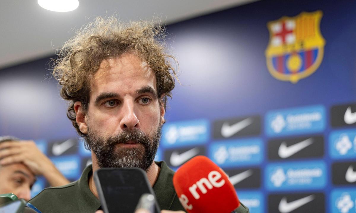 Grimau atendió a los medios antes de partir hacia Kaunas