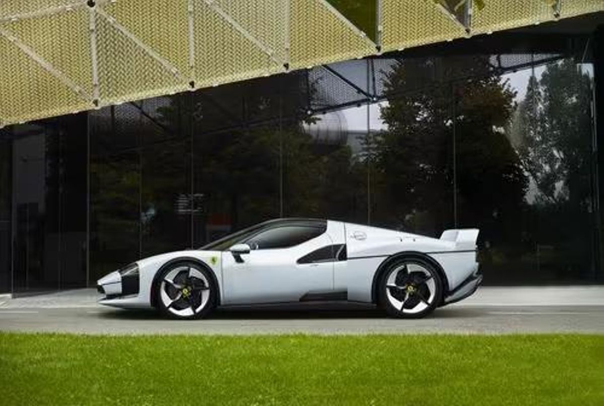 The Ferrari SC40