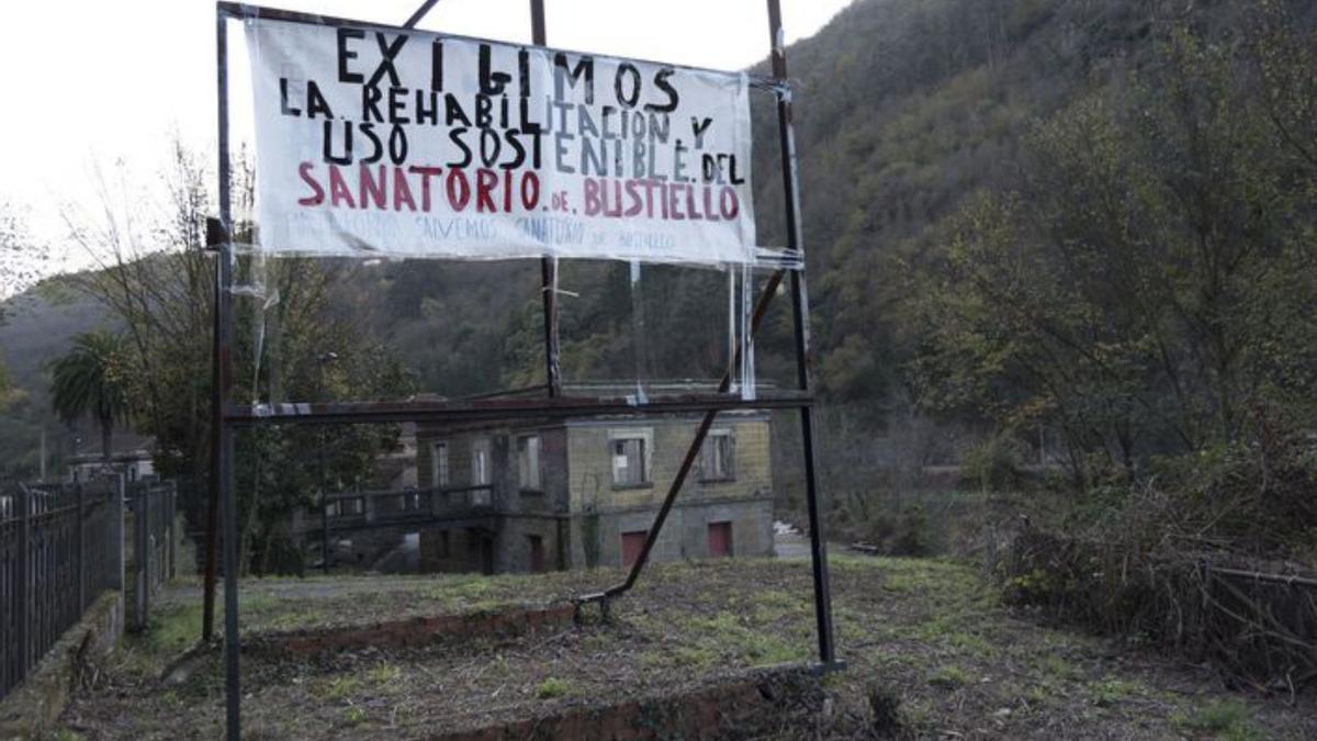 La rehabilitación del sanatorio de Bustiello, sin fondos y a la espera de un plan de uso