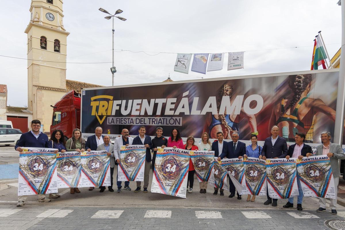 Presentación del Triatlón de Fuente Álamo en la Gran Vía de la localidad