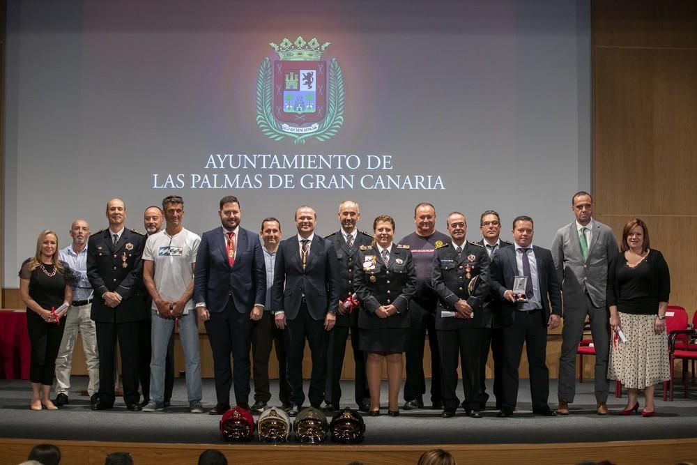 Honores y distinciones de los bomberos.