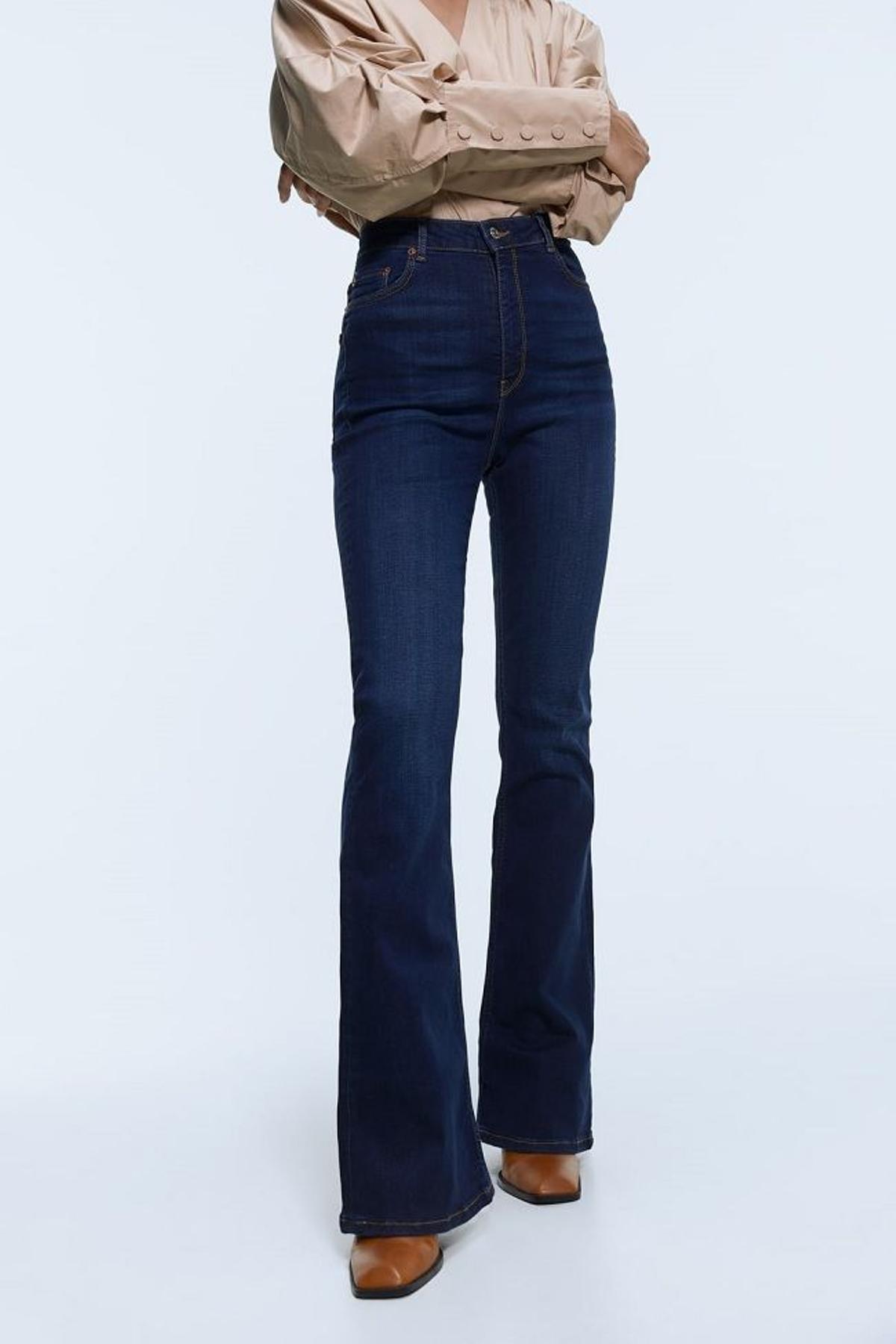 Zara firma los pantalones 'flare' que siempre son tendencia y que más  estilizan gracias a su tiro (muy) alto - Woman