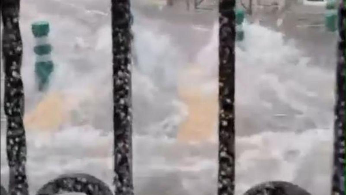 Las calles de la falda de la montaña de Cullera se vuelven a convertir en ríos