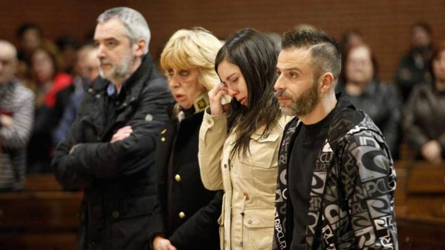 Familiares de Juan Francisco Vior, con su madre, María Isabel, segunda por la izquierda.