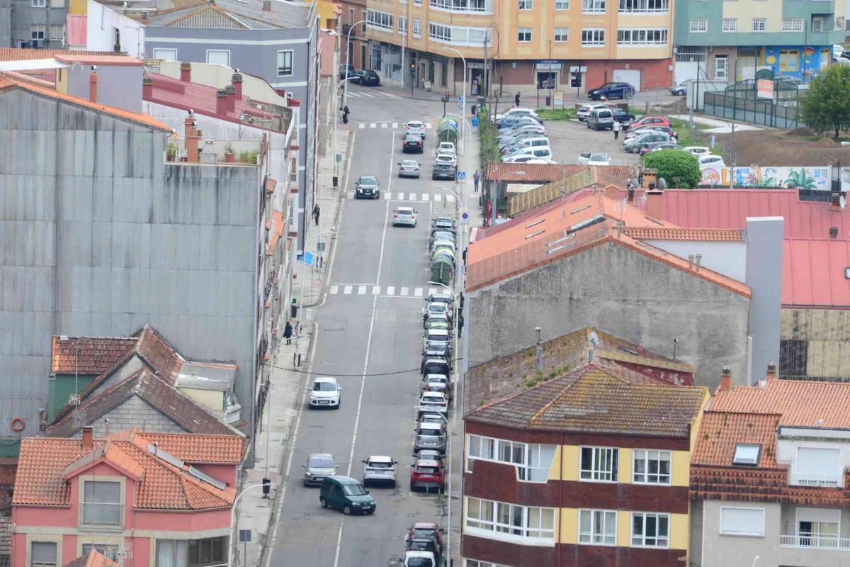 Una vista de la calle Pazos Fontenla, desde el cruce con Johan Carballeira y Alexandre Bóveda, zona afectada por las inundaciones.