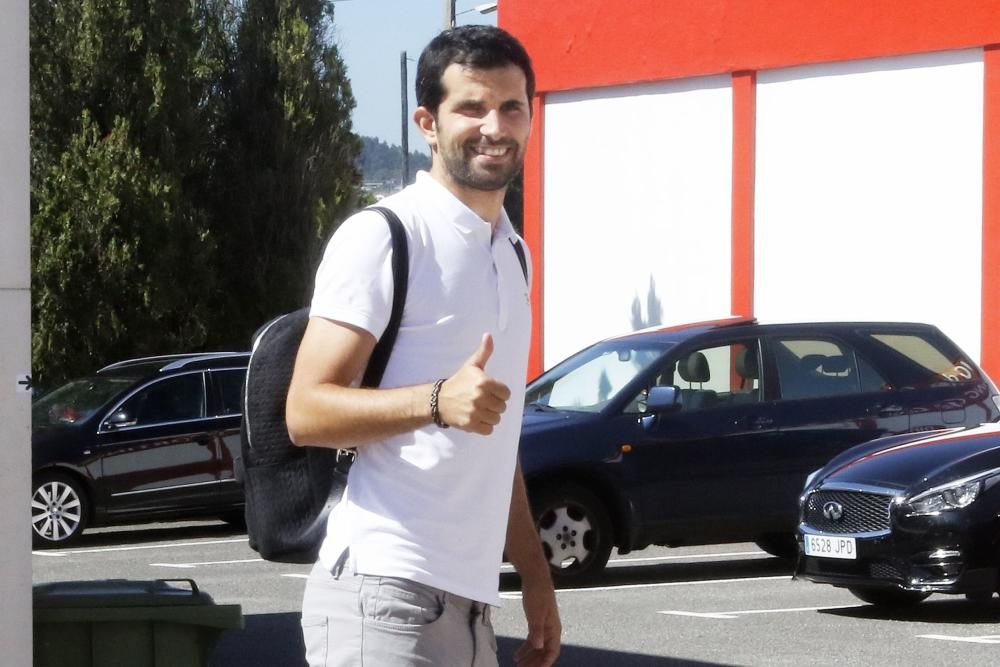 Presentación de Álex Pérez con el Sporting