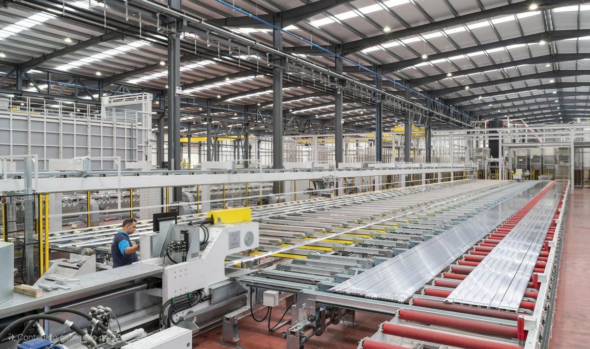 Perfiles de extrusión en las instalaciones de la multinacional gallega.